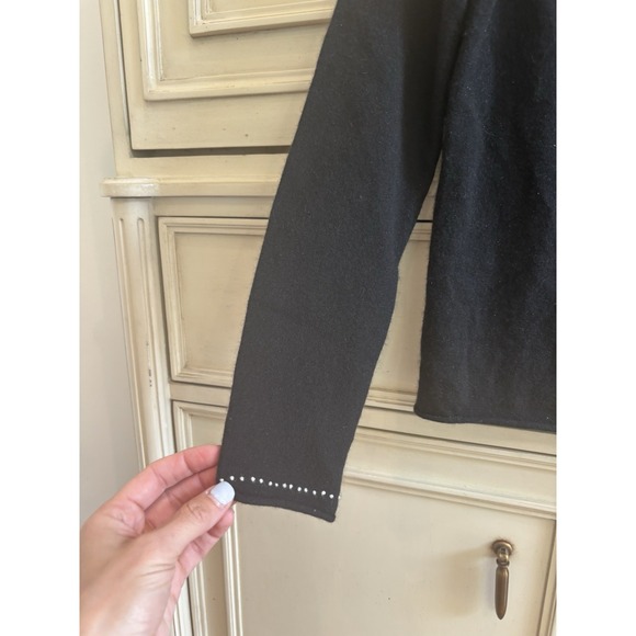 Neiman Marcus 100% Cashmere Black Vneck Sweater‎ Embroidery Soft Small Casual - Picture 4 of 5